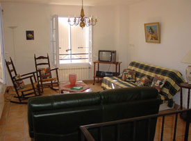 Second salon avec téléviseur